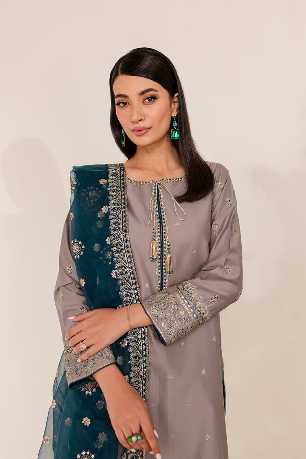 Saaz 3Pc - Embroidered Luxe PRET