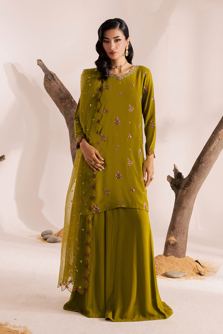 Women’s luxe pret outfit with dupatta