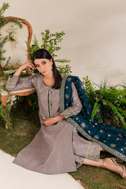 Saaz 3Pc - Embroidered Luxe PRET
