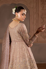 Back view of the bridal outfit featuring embroidered organza dupatta and intricate detailing across the fabric. Bridal luxury Pakistani South Asian Indian.