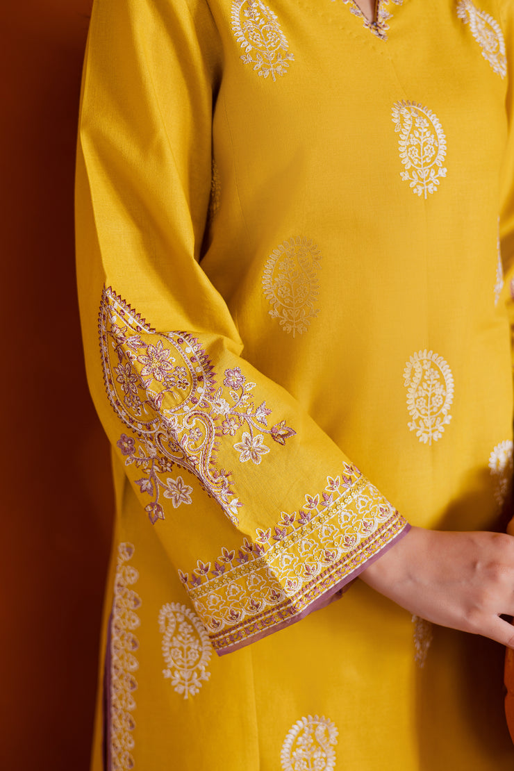 Lime khaddar set detailed with white embroidery for timeless sophistication and comfort. Ready to wear Pakistani South Asian.